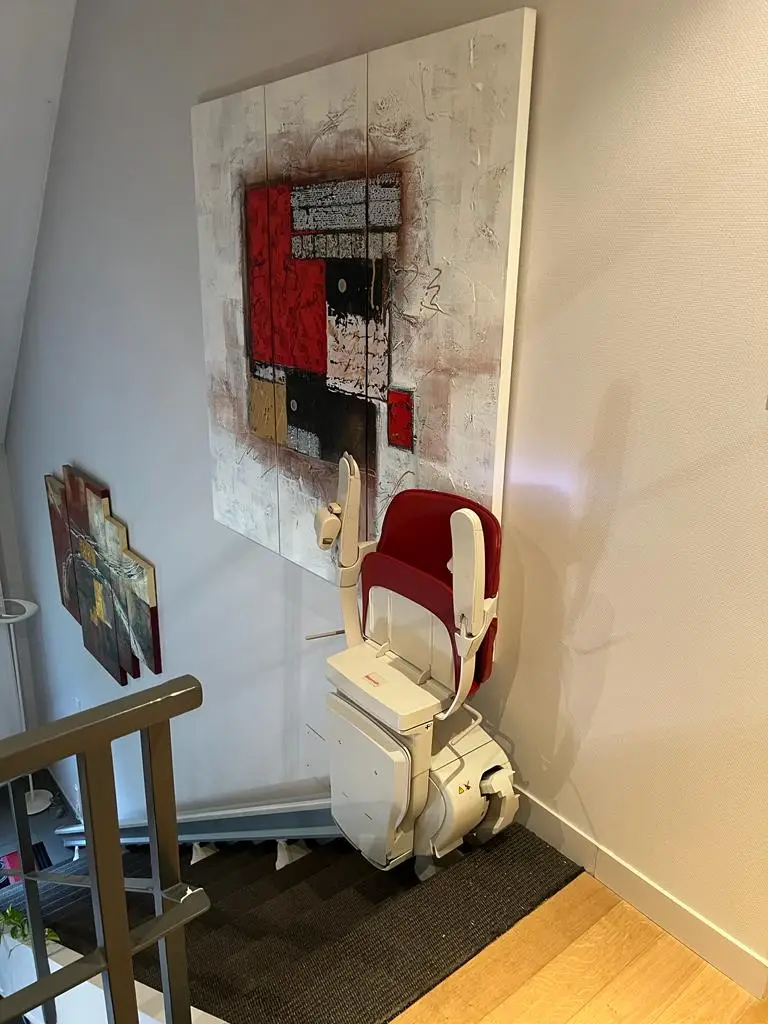 InstallationdunmonteescalierStannahsurREIMSdanslaMarne51