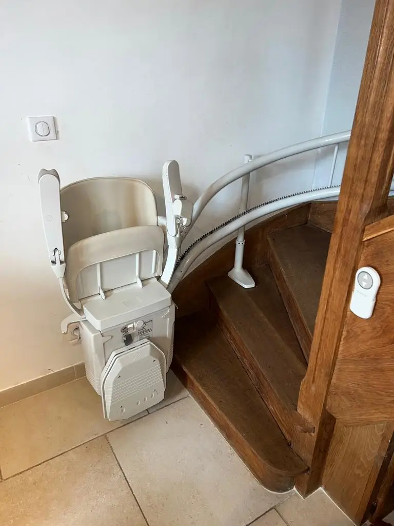 Monte escalier Stannah a LAON dans laisnes