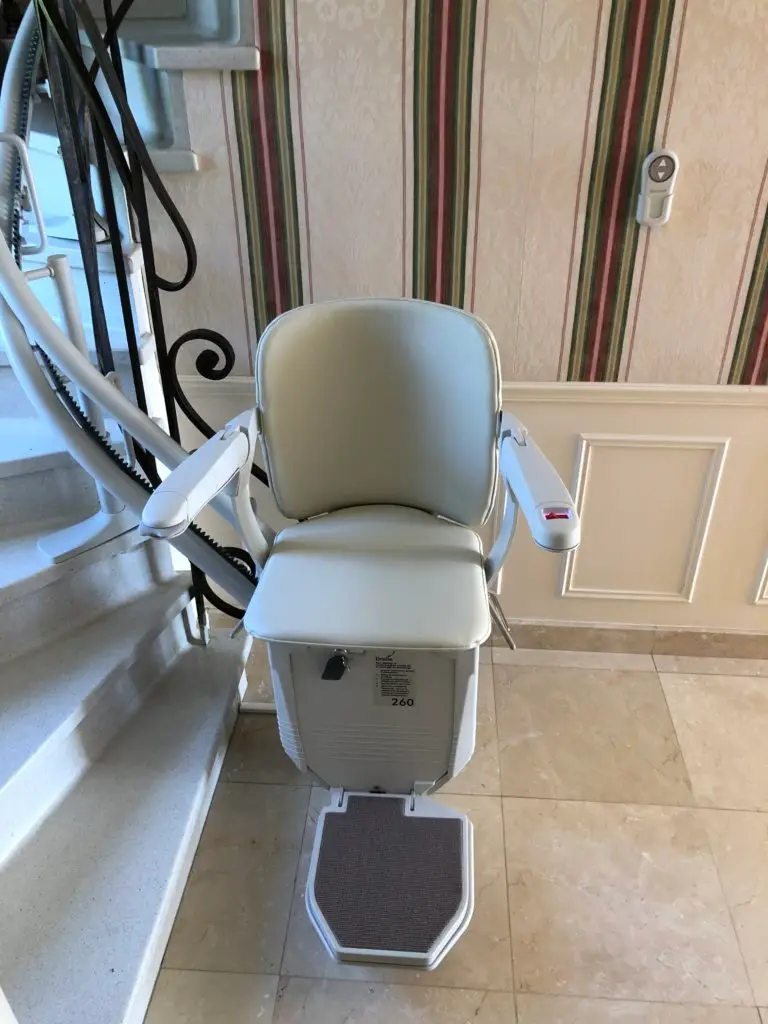 Monte escalier Stannah a SEDAN