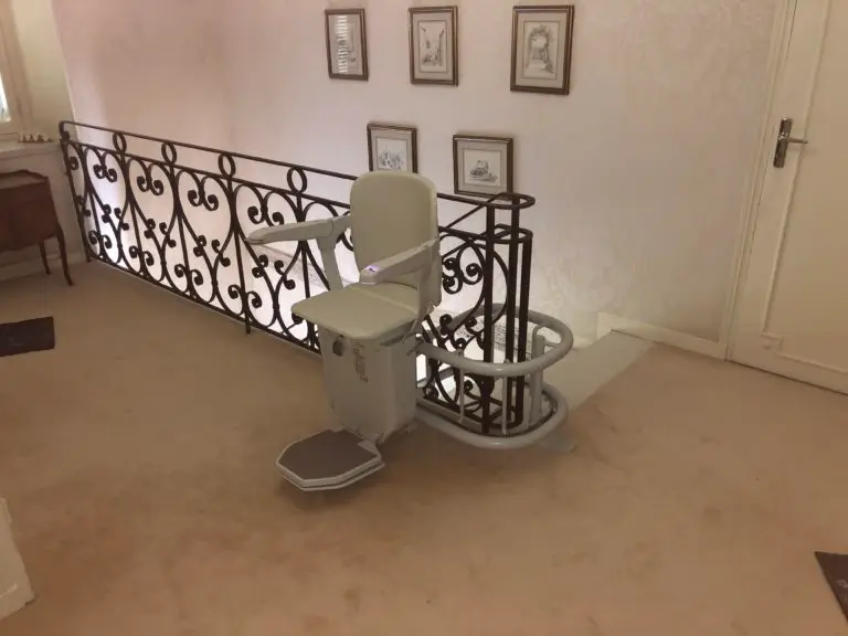 Monte escalier Stannah installe a SEDAN dans les ARDENNES