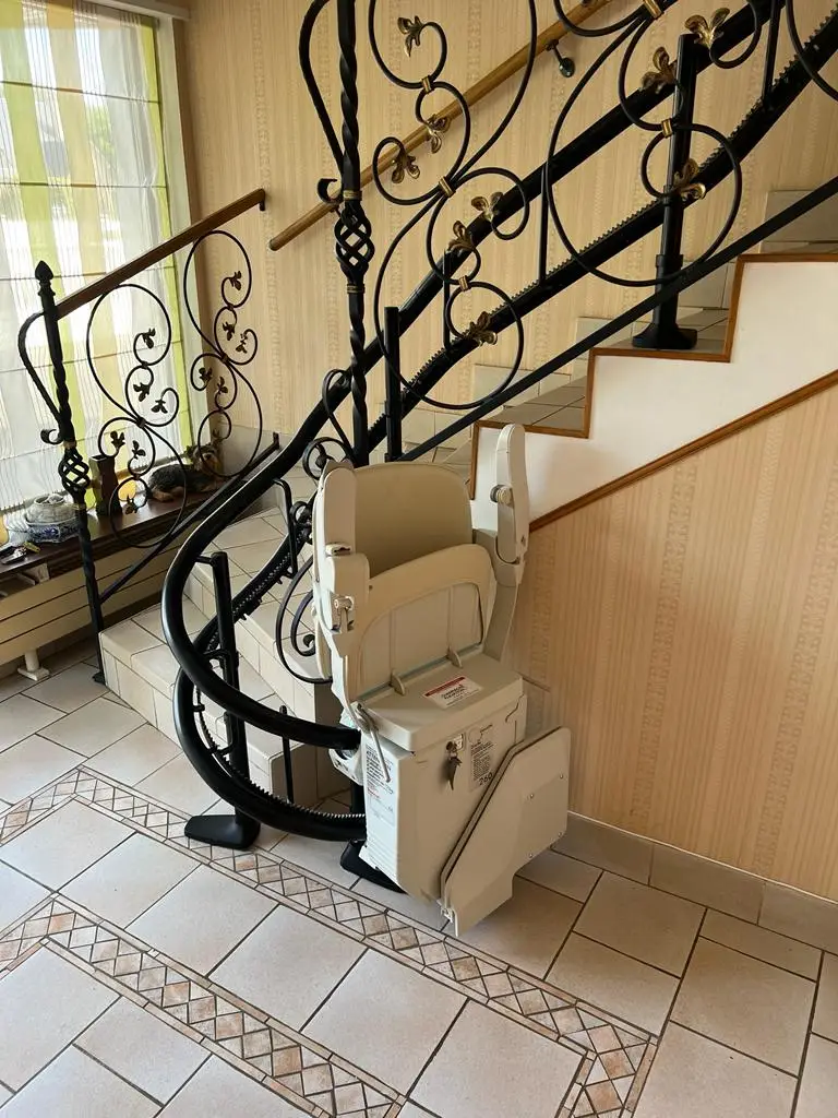 Monte escalier a CHALONS EN CHAMPAGNE