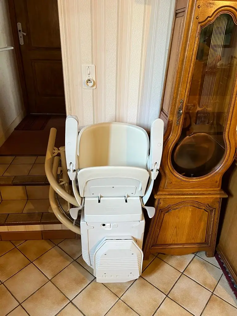 Monte escalier a REVIN