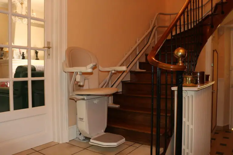 Monte escalier a TROYES dans lAUBE