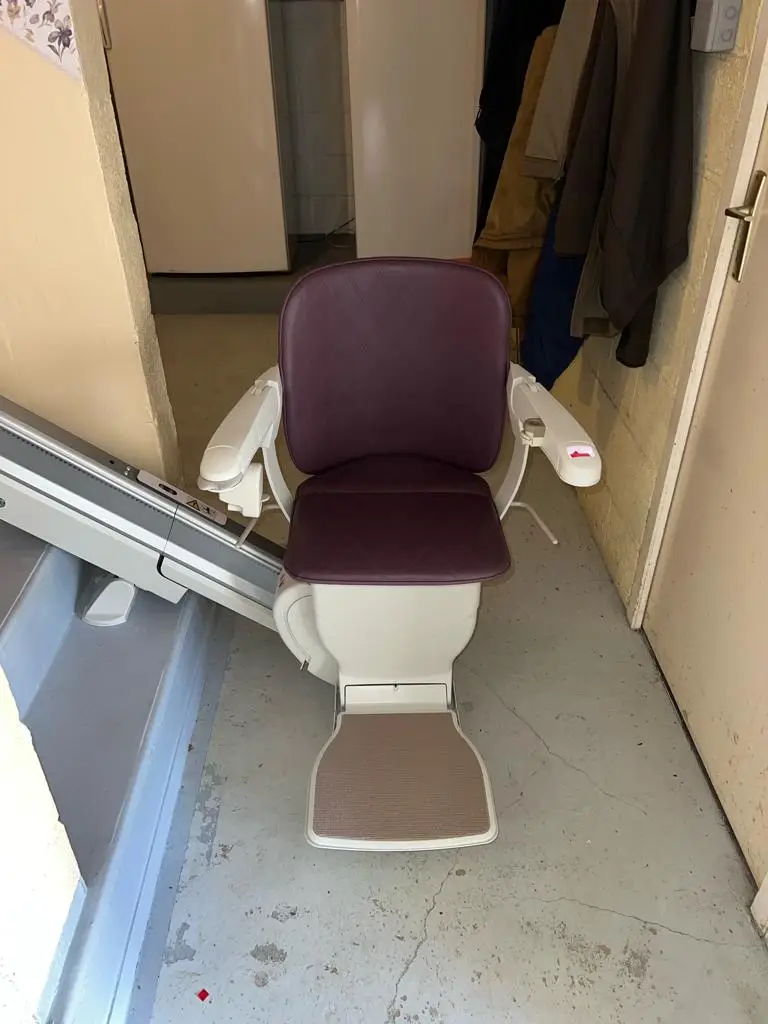 Monte escalier avec rail retractable 1