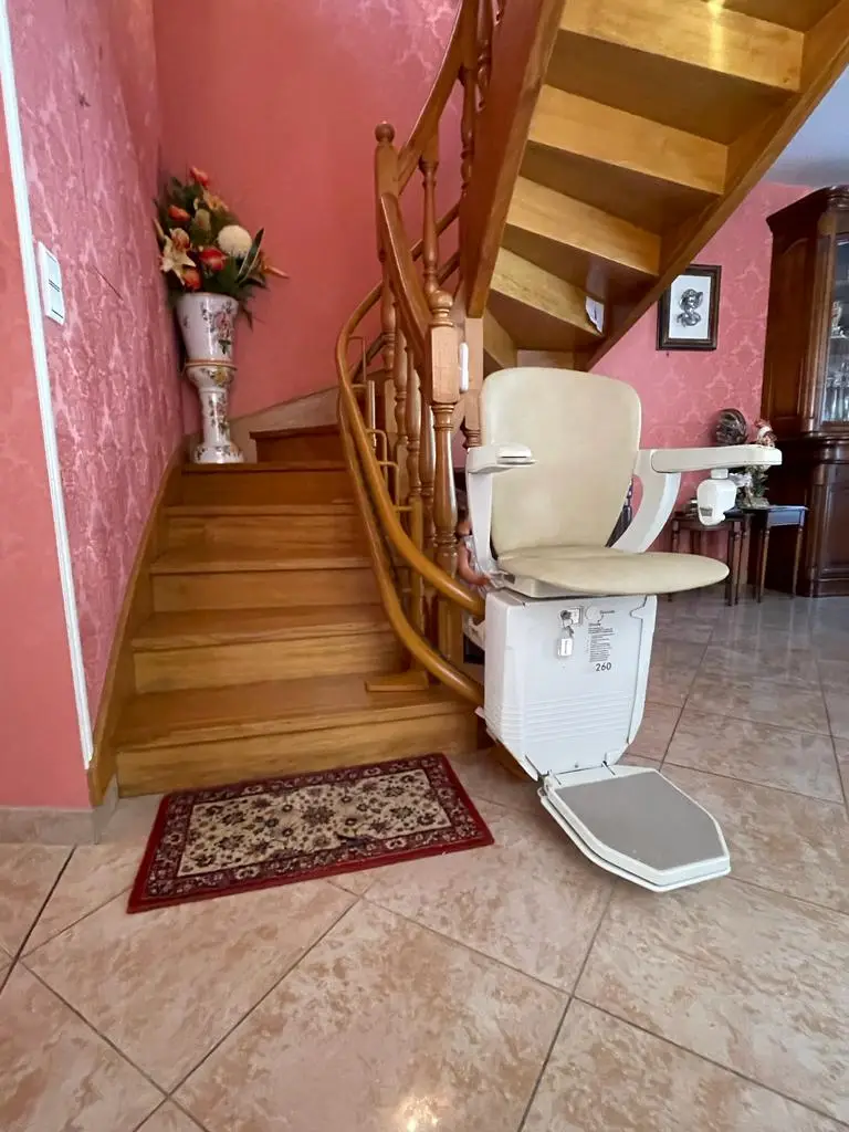 Monte escalier eletrique STANNAH sur CHATEAU THIERRY