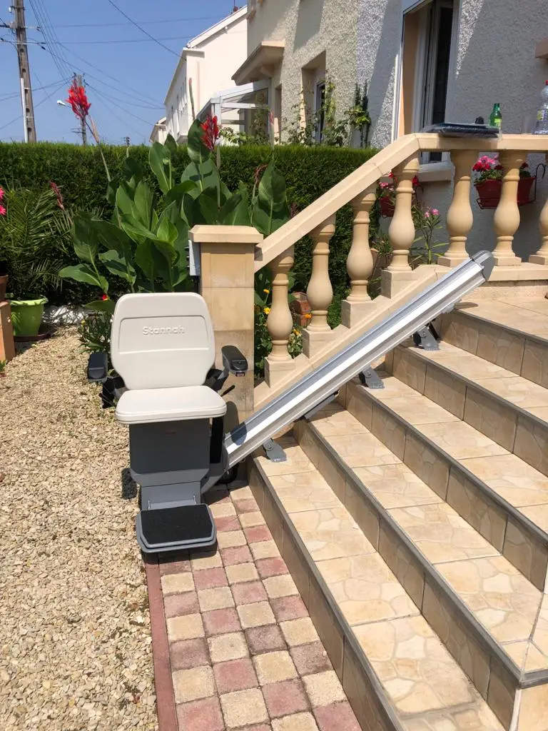 Monte escalier exterieur a GIVET