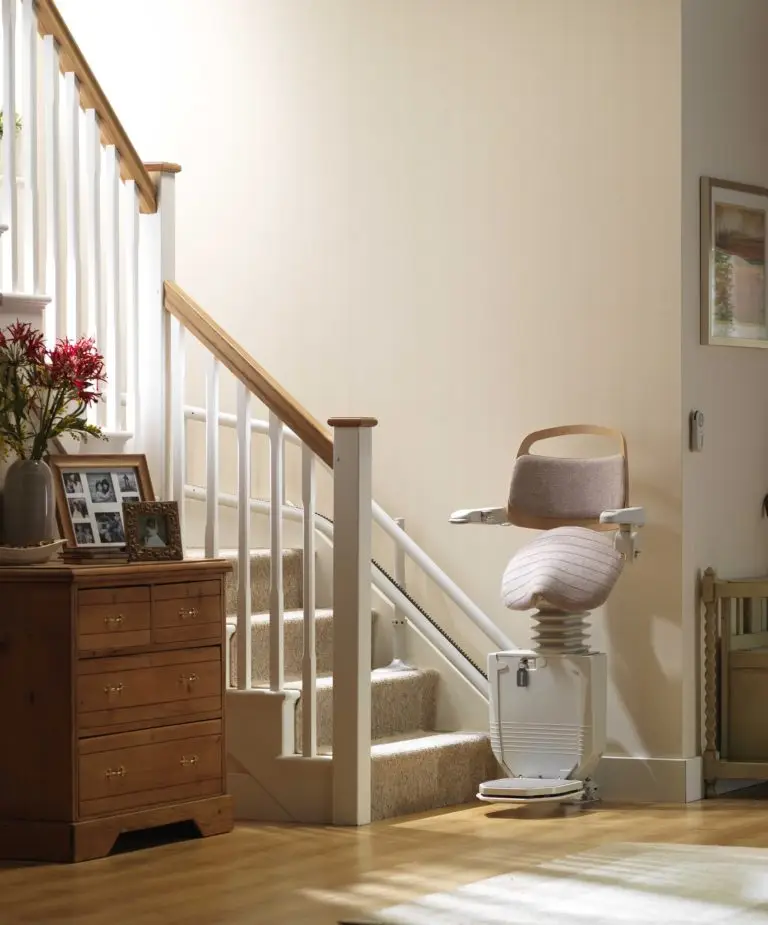 Monte escalier monte debout