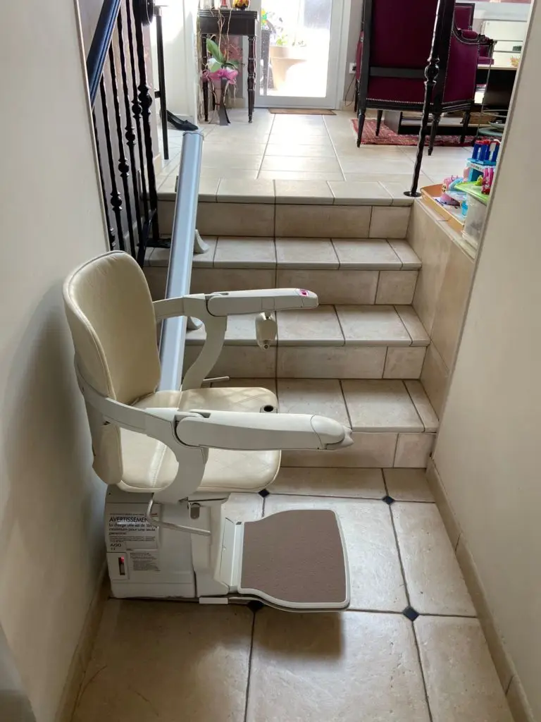 Monte escalier stannah a BAR SUR AUBE