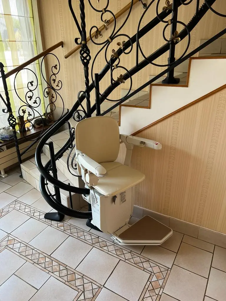 Monte escalier stannah a CHALONS EN CHAMPAGNE