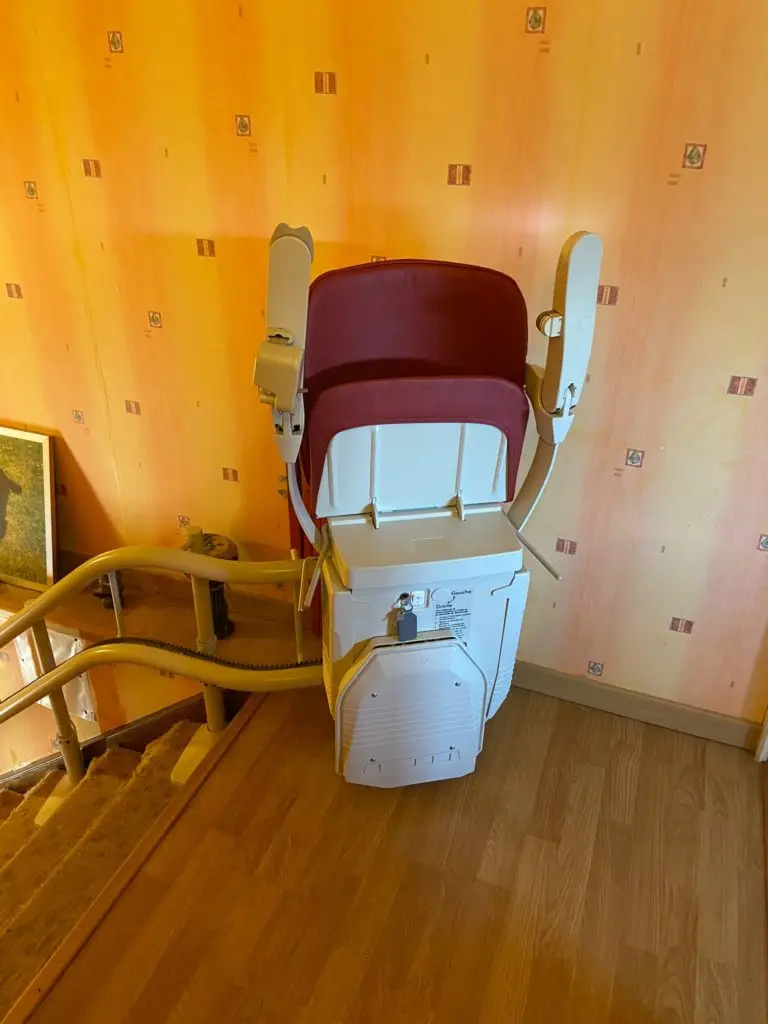 Monte escalier stannah double rail replie