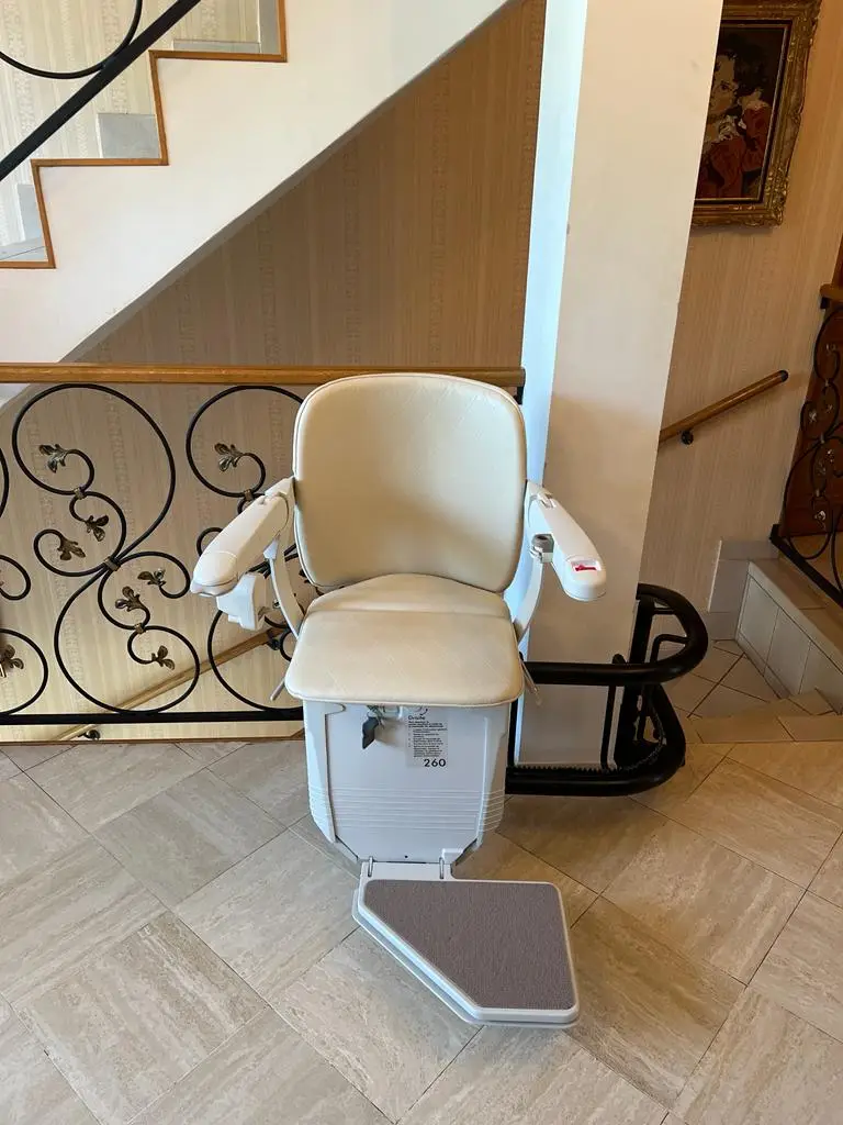 Monte escalier stannah installe a CHALONS