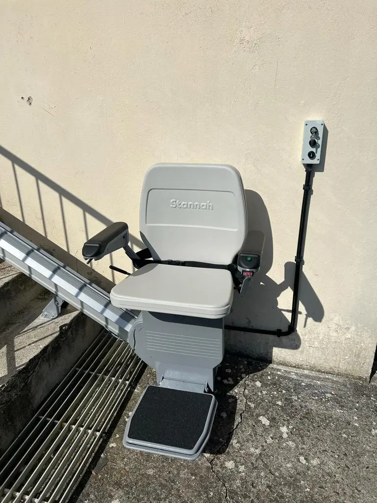 Monte esclaier Stannah exterieur a CHARLEVILLE MEZIERES