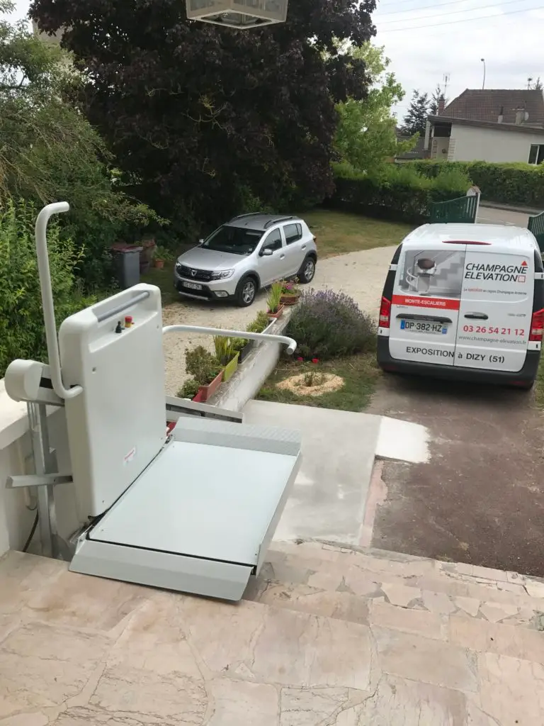 Plate forme Stannah installe sur TROYES dans lAube 10