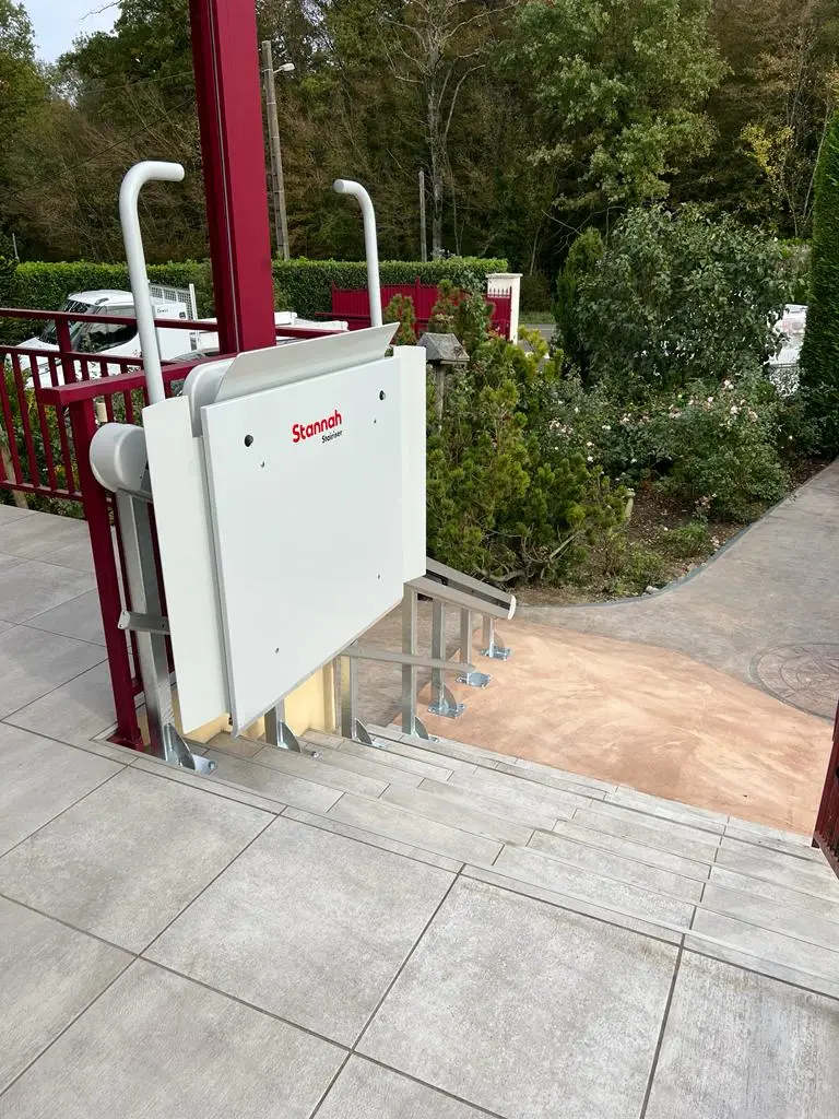 Plate forme stannah replie en haut