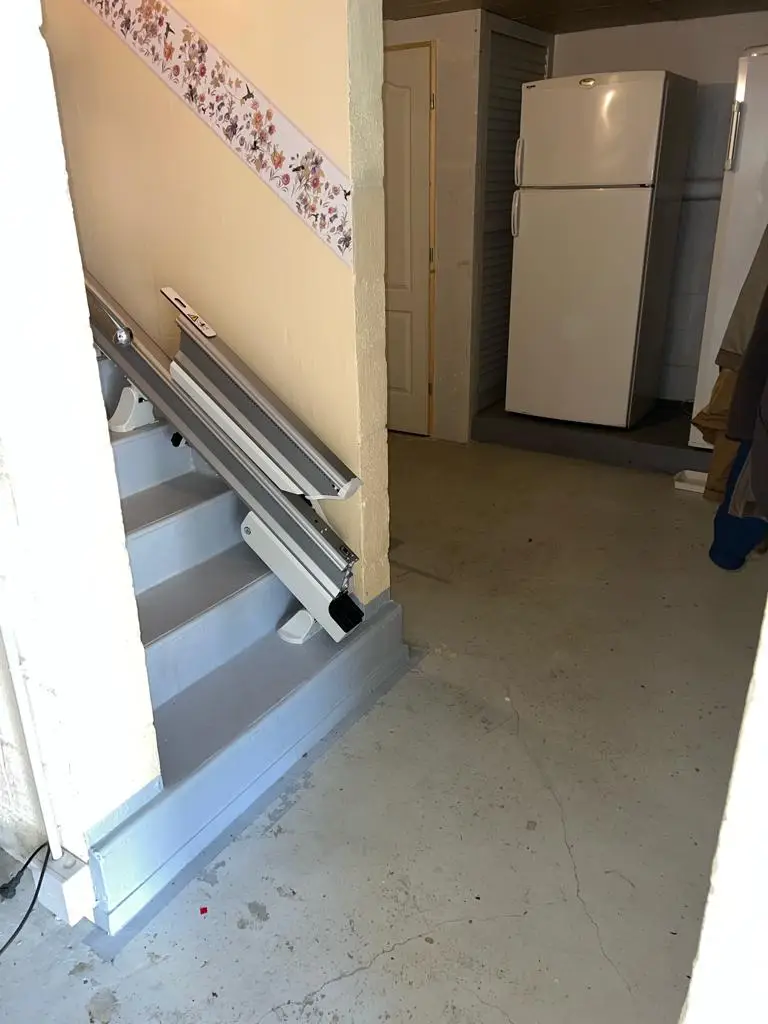 Rail retractable stannah