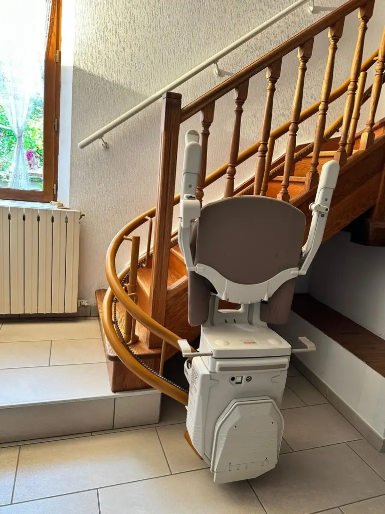 Monte escalier a TINQUEUX dans la Marne