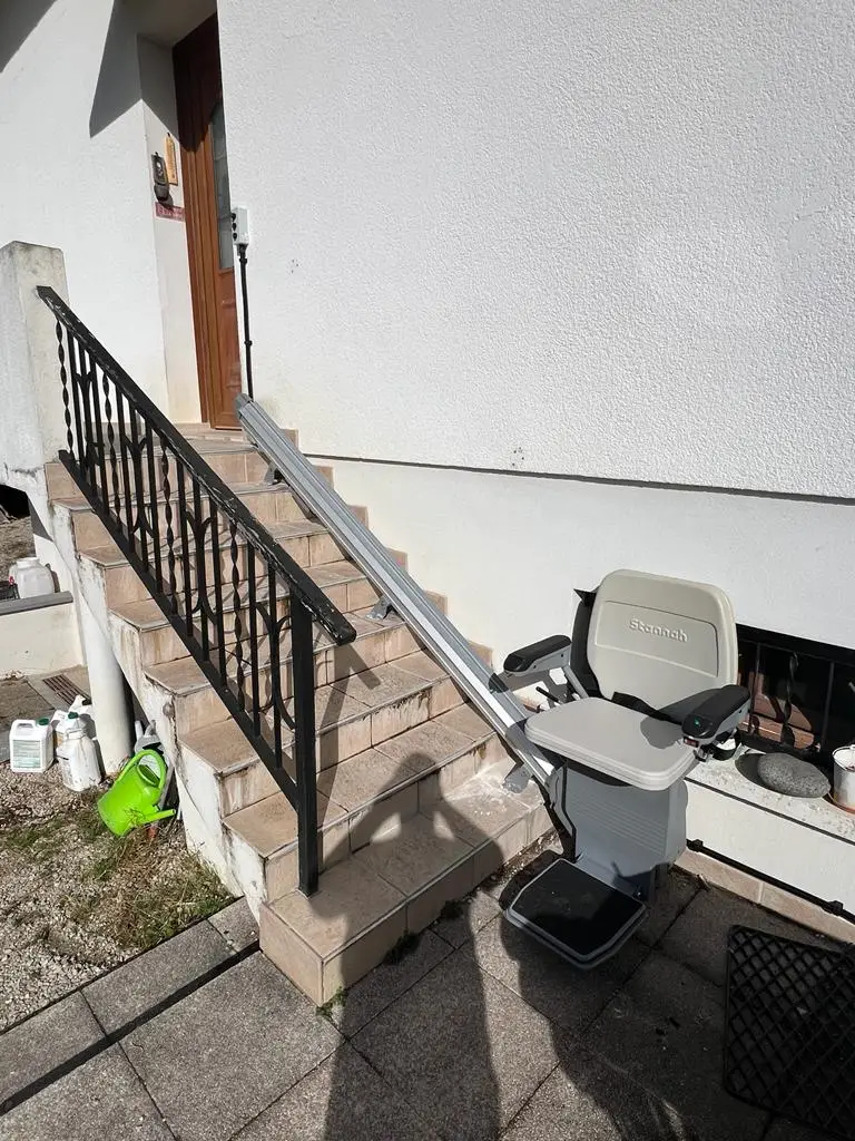 Monte escalier exterieur etanche