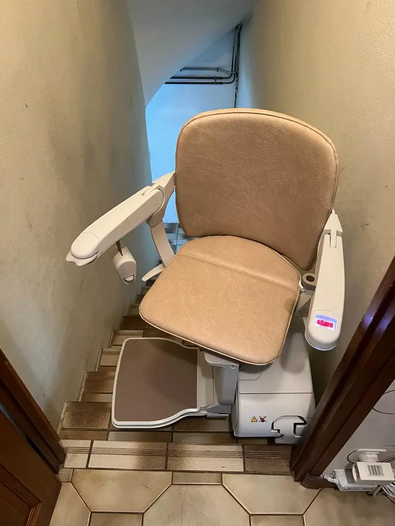 Monte escalier stannah droit a ROMILLY SUR SEINE