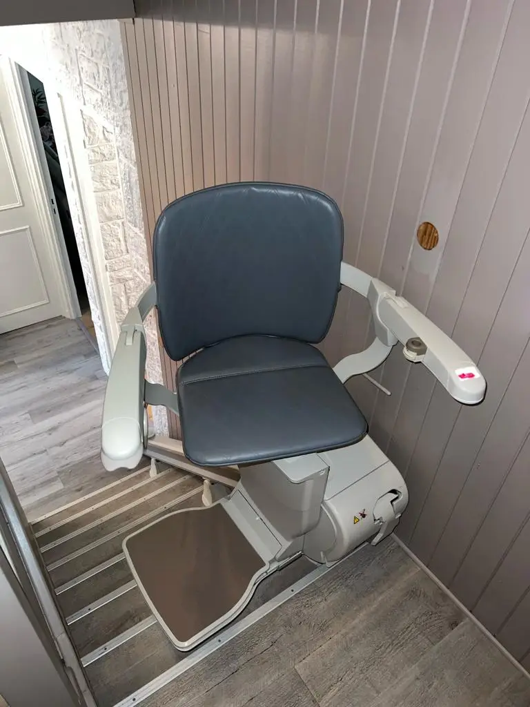 Monte escalier stannah pivotement automatique